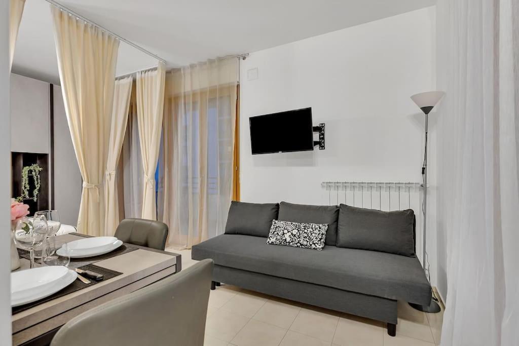 Ferienwohnung Private Parking-Terrace10 Min To Linate Airport Mailand Exterior foto